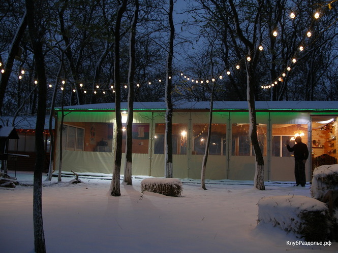 Банкетный зал для новогоднего корпоратива 2016-2017 на природе, недалеко от Краснодара, не ресторан